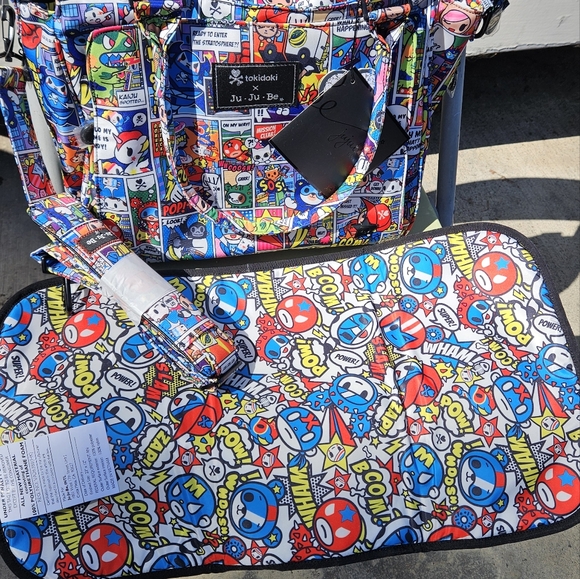 TokiDoki Jujube Be classy ~Super Toki diaper bag with changer - Picture 5 of 8